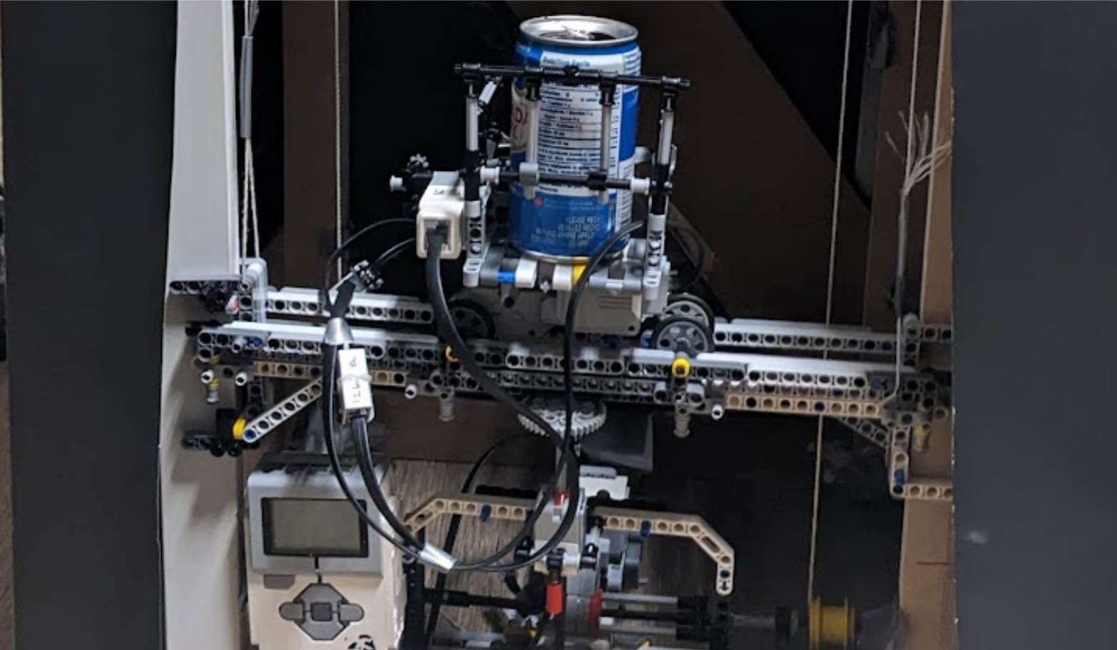 Sensor-Guiided Robot